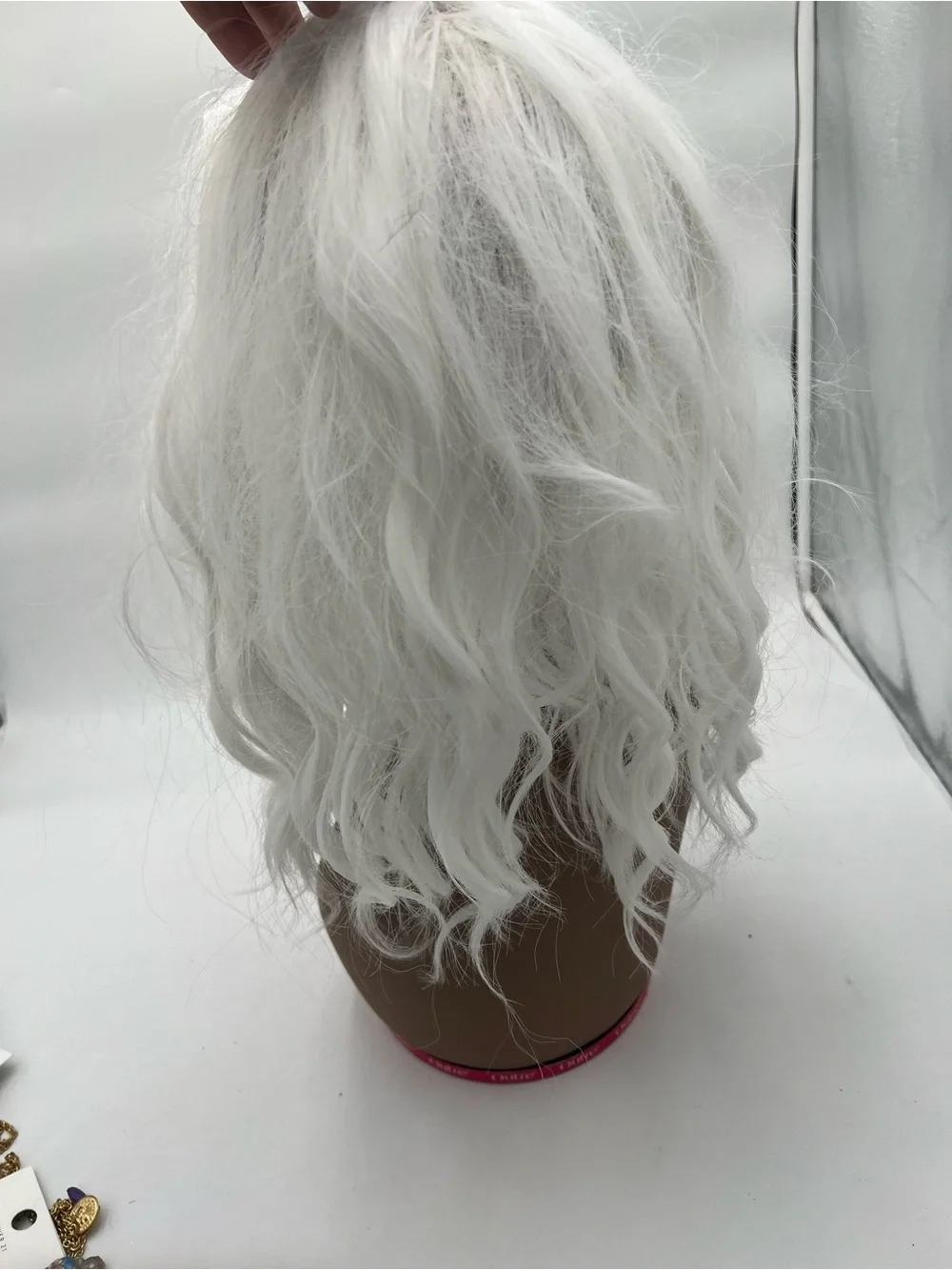 NWOT Women's White Short Wavy Synthetic Wig with Bangs Shoulder Length